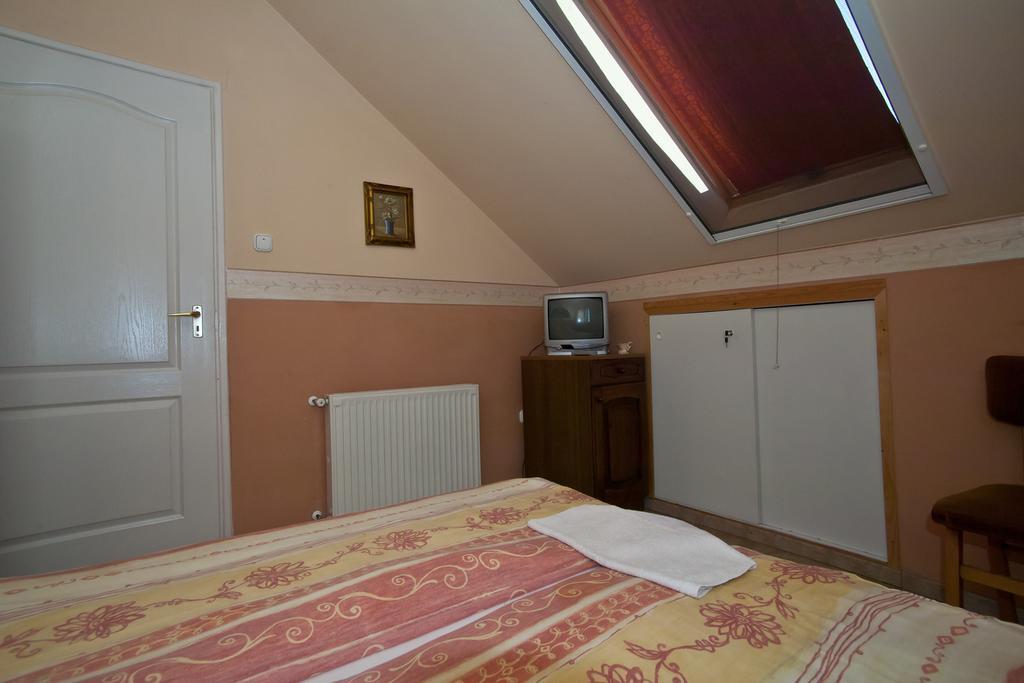 Margaret Apartman Egerszalók Zimmer foto