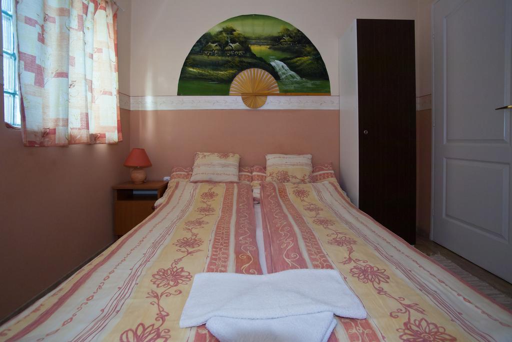 Margaret Apartman Egerszalók Zimmer foto
